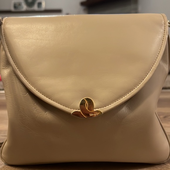 Ivory vintage Ferragamo shoulder bag - Picture 4 of 7